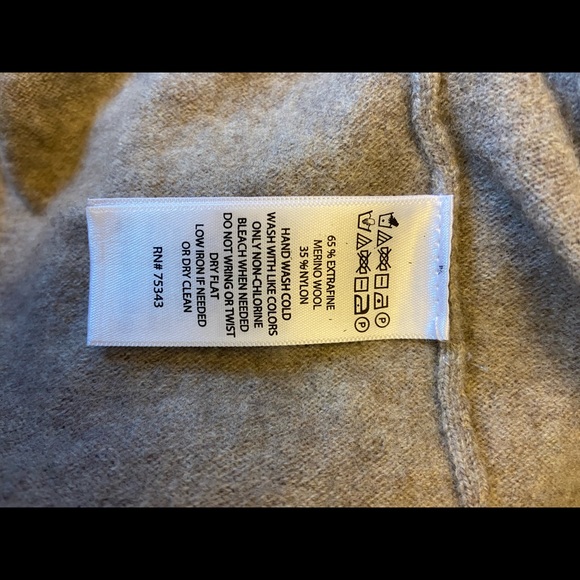 TAHARI Ribbed Merino Wool Cardigan - Picture 3 of 5